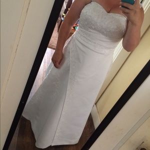 David’s Bridal wedding dress size 16 18